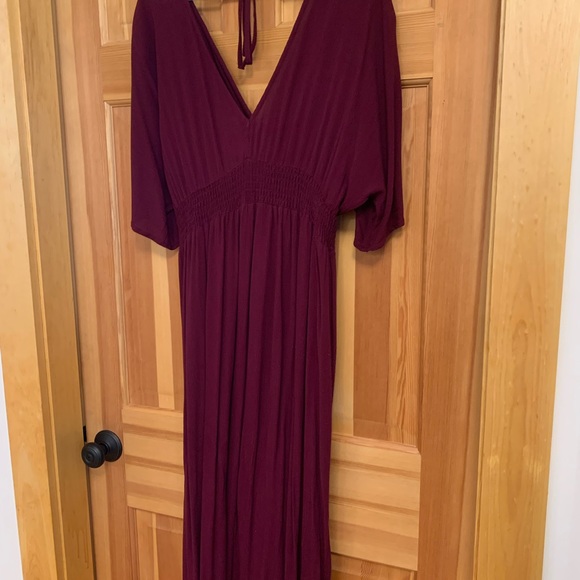 Women’s Midi Dress with V Neck & Back - Picture 7 of 9